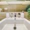 Spacious City Fringe RetreatPool & Free Parking