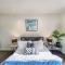 Spacious City Fringe RetreatPool & Free Parking