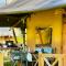 Glamping Safarilodge Grutte Fiif met airco, extra keuken op veranda en privé achtertuin