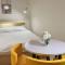 House9 , room3, queen bed4 ,elevator O , hills X, stairs X , 4min from subway and bus station,exclusive space - Seul
