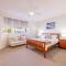 24 Irawari Crescent - pool, air con, pet friendly, boat parking
