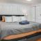 Charming 4-Bed Home with Modern Touches & Porch - 路易斯威尔