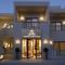 Golden Luxury Suites
