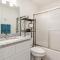 Emerald Escape, Luxury Waterfront Condo with pool - 奥沙克湖