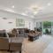 Emerald Escape, Luxury Waterfront Condo with pool - 奥沙克湖