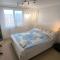 Комната с двухместной кроватью в квартире с общим душем и кухней, Double room in a guest apartment, Cameră la cheie în apartament cu duș, bucătărie comună - Kišiňov