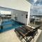 Studio Pink com ar, varanda, academia e piscina - Жуис-ди-Фора