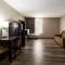 Clarion Pointe Lake Jackson - Clute - لايك جاكسون
