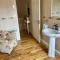 Elegant Townhouse steps from historic Birr Castle - 比尔