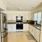 Cozy Evergreen Apartment by Newark Airport
