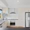 Spacious 4-Bd in Cowes sleeps 8