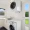 Spacious 4-Bd in Cowes sleeps 8