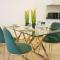 Elegant 1BR Retreat with Rooftop Pool in JVC - Dubaj