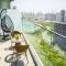 Elegant 1BR Retreat with Rooftop Pool in JVC - Dubaj