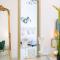 Elegant 1BR Retreat with Rooftop Pool in JVC - Dubaj