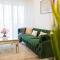 Elegant 1BR Retreat with Rooftop Pool in JVC - Dubaj