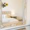 Elegant 1BR Retreat with Rooftop Pool in JVC - Dubaj