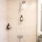 Elegant 1BR Retreat with Rooftop Pool in JVC - Dubaj