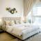 Elegant 1BR Retreat with Rooftop Pool in JVC - Dubaj