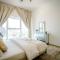 Elegant 1BR Retreat with Rooftop Pool in JVC - Dubaj
