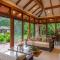 Three Monkeys - Central Cahuita - Tropical Comfort