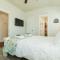 The Blue Haven - Cute Beach Bungalow With Easy Access to Sand and Gulf Waters!