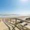 The Blue Haven - Cute Beach Bungalow With Easy Access to Sand and Gulf Waters!