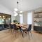 Family-Friendly Luxe Home with Sauna - mins to UO
