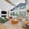 Family-Friendly Luxe Home with Sauna - mins to UO