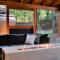 Family-Friendly Luxe Home with Sauna - mins to UO