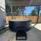 Urban Retreat Fun Relax Self Check-In Hot Tub Foosball Fire Pit Cornhole - The Woods Trailer Park