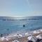 Dreamy 2 bed apartment by the sea