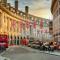 Luxury 2 bedroom apartment near central London with balcony - Open for Long stay and Families Relocatings - Londýn