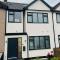 Modern suite - Feltham