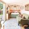 Romantic Shepherds Hut, Devon with outside bath - 克雷迪顿