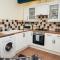 Barroon Castle Apartments, Near Airport, Free Parking, By DerBnB