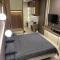 Vittorio Apartment Wiyung 1BR sby wifi smtv - 泗水