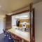 Royal Queen Suite Pool-Spa Ski-in out Gym, Sauna, Laundry, BBQ - بريان هيد
