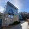 Walk to Slopes & Village, Stylish 2BR Thredbo Chalet with Garage