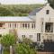 Avemore Hidden Haven - wood fired hot tub and full Backup power