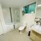 Strand to Stadium - Perfect central location in Townsville City