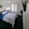 4 Bedroom Wandina Home - 5 TVs & Close to Shopping Centre