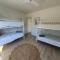 Spacious Unit in Convenient Location Spacious Unit in Convenient Location