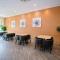 Swing & Pillows - Z Hotel Cyberjaya - 塞贝维