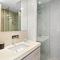 Canal View 1BR w Spa, Sauna, Pool & Gym