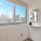 HiGuests - Premier Beachfront Stylish 2BR Apt Plus Maid Room - 迪拜