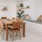 Prime location with pool - walk to Coolum Beach - كولوم بيتش