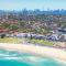 Surf Sand and Sunsets Your Bondi Beach Escape - سيدني