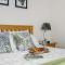 Sovereign House - Close to harbour with parking - 托基