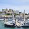 Sovereign House - Close to harbour with parking - 托基